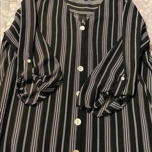 🌻Button down v neck 3/4 length blouse🌻